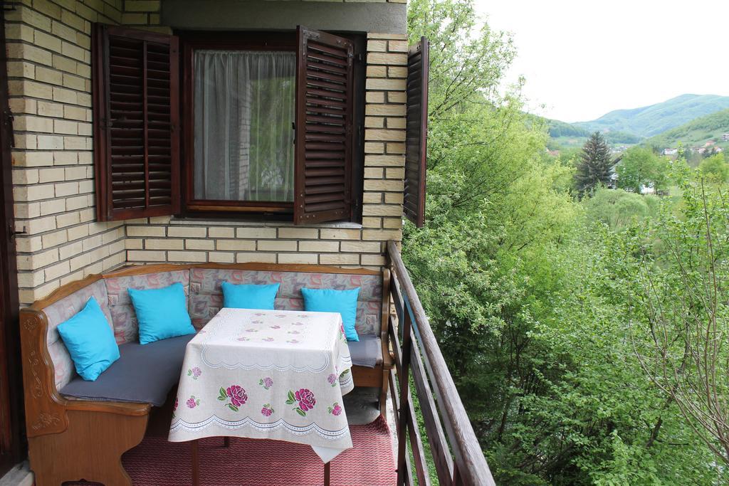 Holiday Home Zbilje Visoko Bagian luar foto